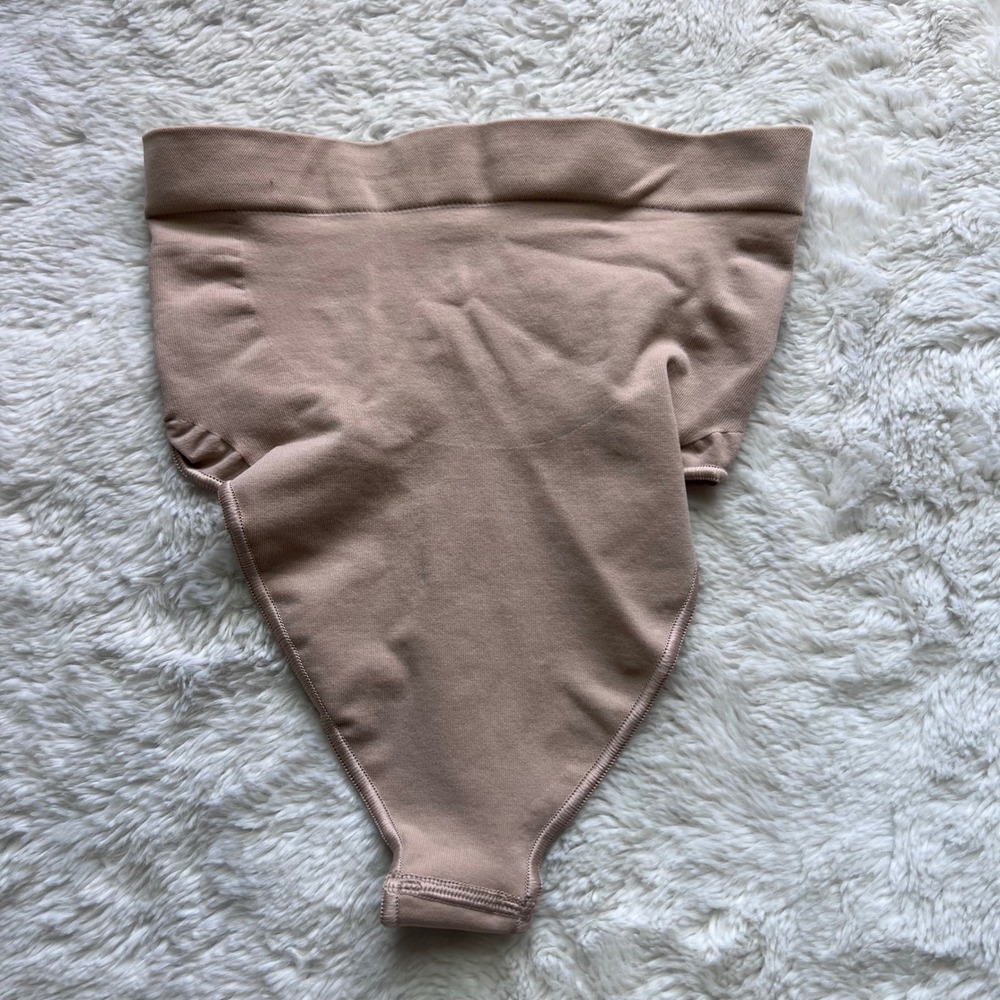 SKIMS Sculpting High Waisted Thong Clay Nude Seamless Shapewear Women Size Small